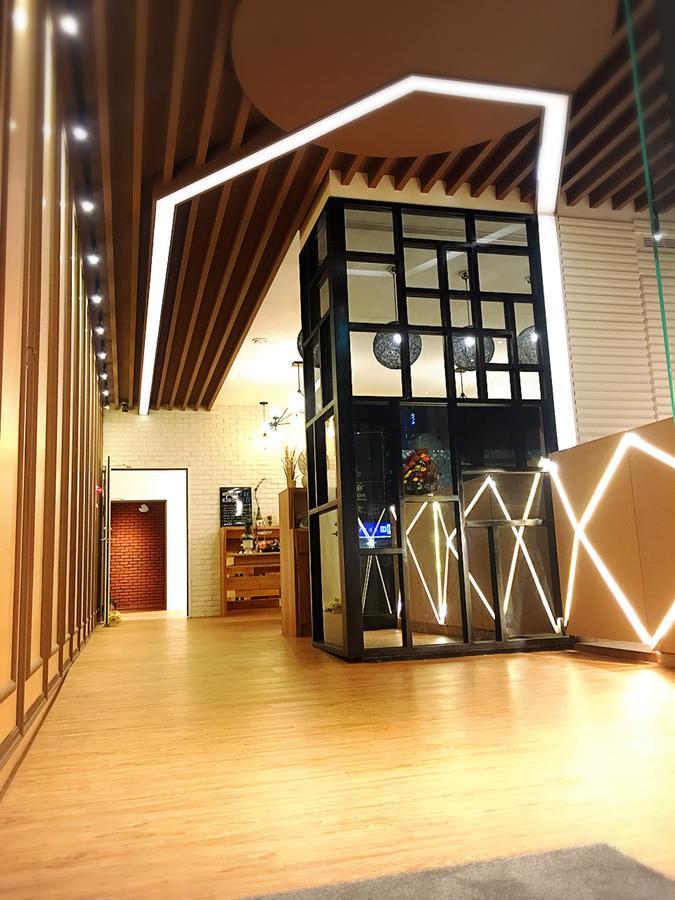 Master Chitow Hostel Kaohsiung Exterior photo